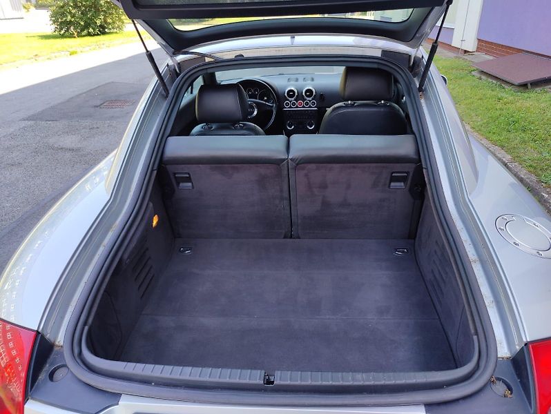 Audi TT 3,2i V6 quattro / automat / - fotka 13 z 35