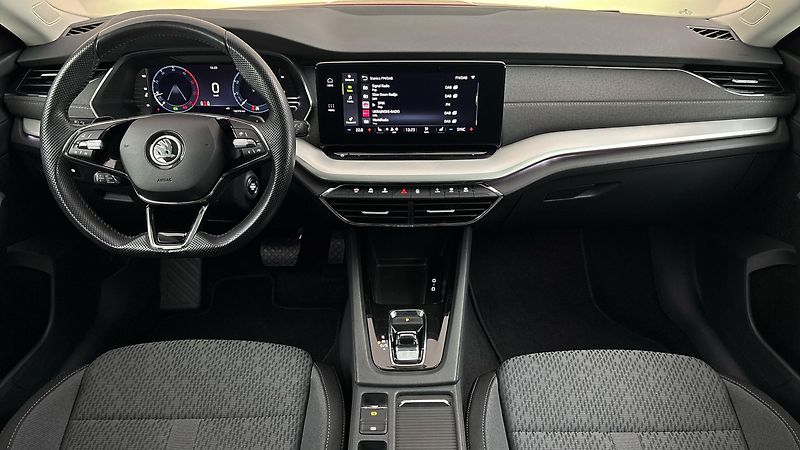 Škoda Octavia 2.0 TDI DSG Style Combi - fotka 8 z 25