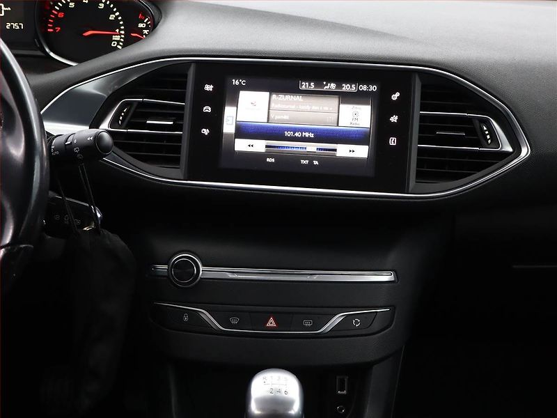 Peugeot 308 (2015) Allure 1.2 e-THP, ČR,1.maj - fotka 10 z 14