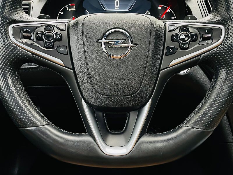 Opel Insignia 2.0CDTi 4x4 AUTOMAT SERVISKA - fotka 26 z 53