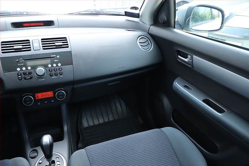 Suzuki Swift (2007) 1.3, Automat, Serv.kniha - fotka 8 z 19