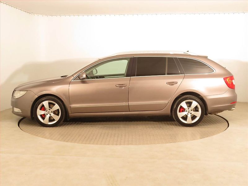 Škoda Superb (2010) 2.0 TDI, 4X4, Navi, Xenony - fotka 3 z 15