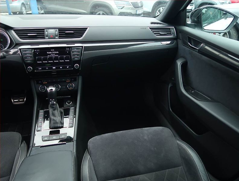 Škoda Superb (2017) Sportline 2.0 TSI, Automat - fotka 8 z 23