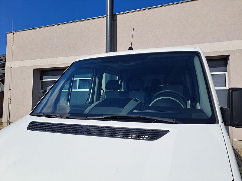 Volkswagen Crafter (2014) 2.0 TDI, 7 míst - fotka 7 z 31