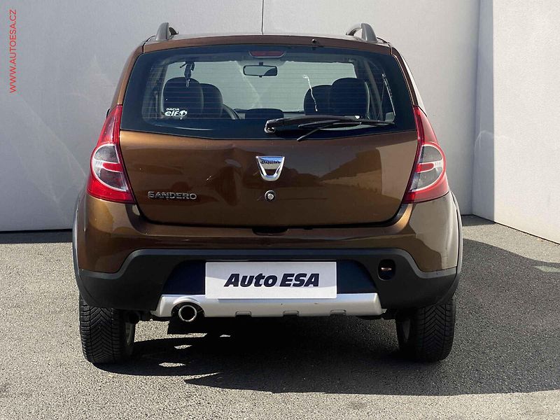 Dacia Sandero (2012) 1.6i, 2.maj, AC - fotka 5 z 15