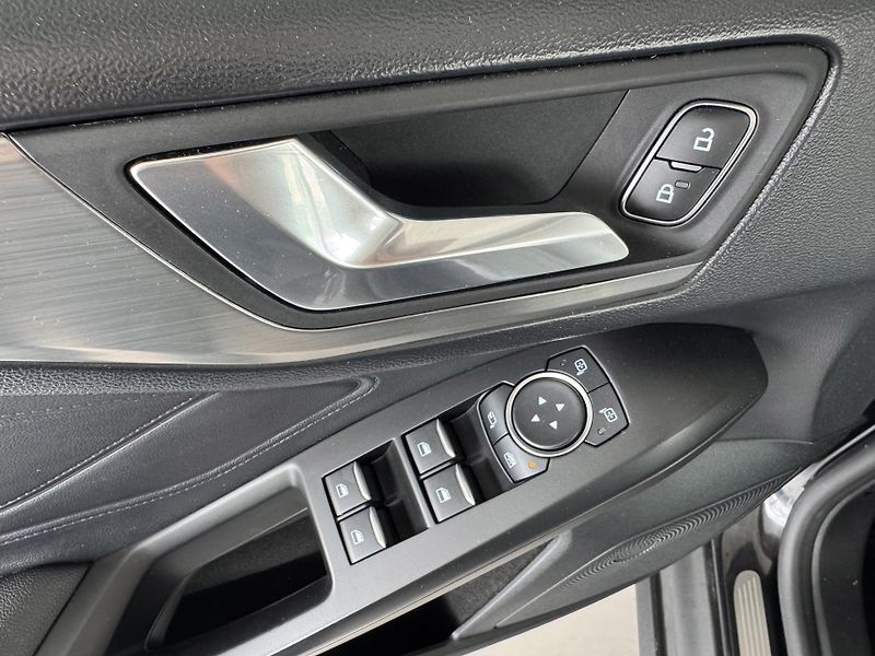 Ford Focus 1,5EB*88kW*AUT*Titanium*Kamera - fotka 26 z 31