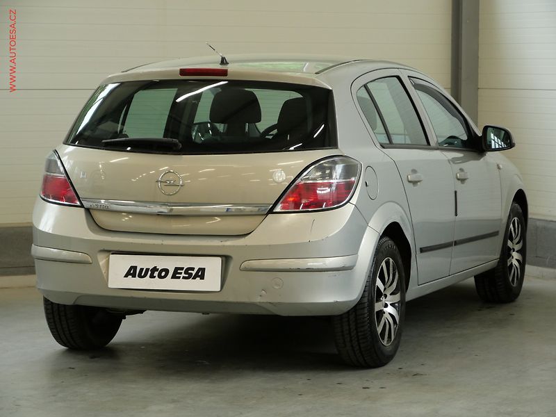 Opel Astra (2011) 1.4 16V, 1.maj,ČR, Klima - fotka 4 z 19