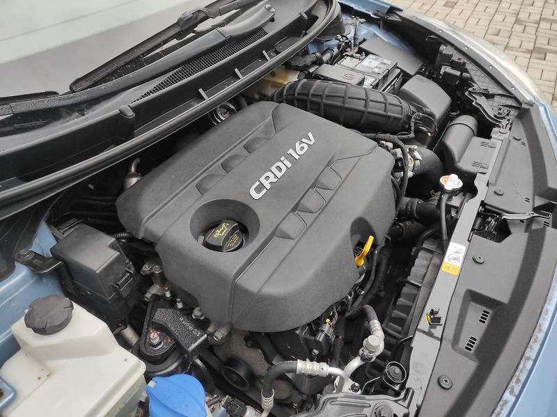 Hyundai i30 1.6 CRDI 94kw Trikolor - fotka 30 z 43