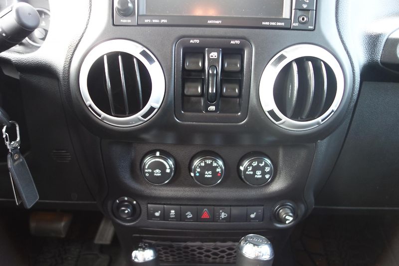 Jeep Wrangler Rubicon Unlimited 2.8CRD - fotka 12 z 26