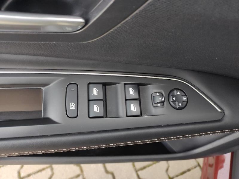 Peugeot 3008 (2017) GT 2.0 HDI 150k MAN6 1.MAJITEL - fotka 25 z 28