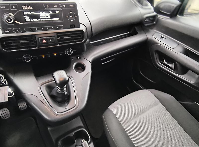 Toyota ProAce City Verso 1.2 T 81KW/1.MAJ.ČR/ACC/KAMERA - fotka 26 z 37