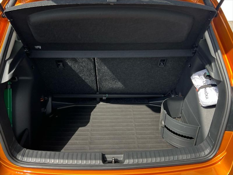 Škoda Fabia 1,0 TSi 70kW SELECTION  IV. - fotka 14 z 23