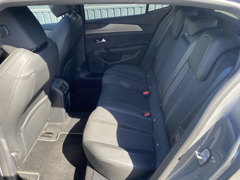Peugeot 408 GT - Hybrid 145 e-DCS6 - fotka 28 z 42