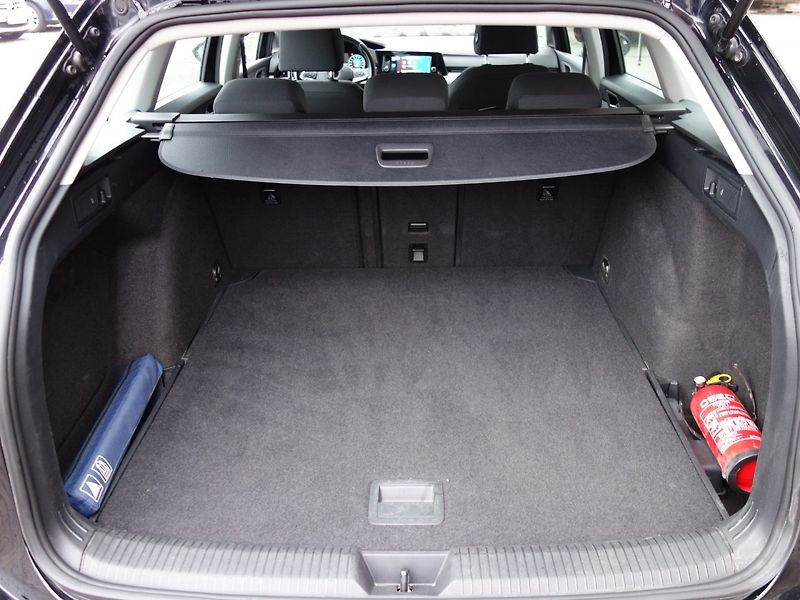 Volkswagen Golf (2021) 1.0eTSI 81kW DSG -VÝBAVA-LED - fotka 36 z 40