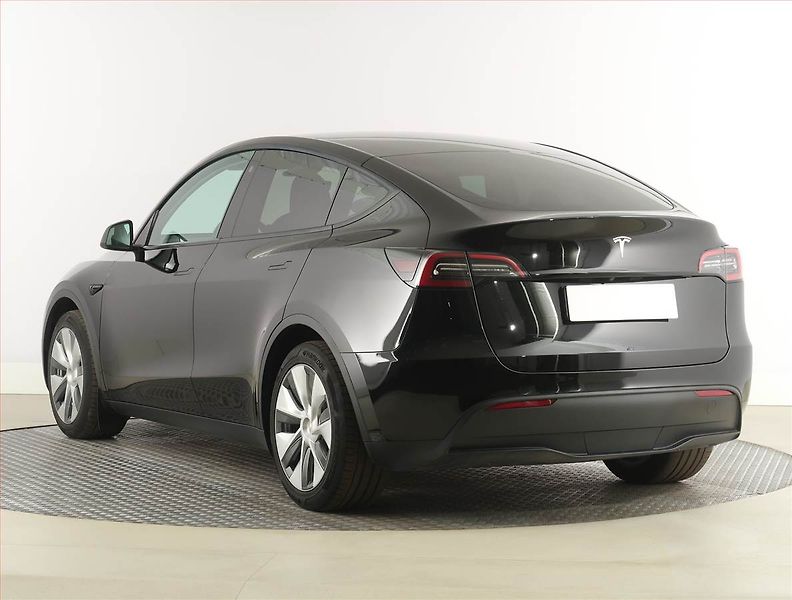 Tesla Model Y (2022) RWD LFP 60kWh, SoH 95% - fotka 4 z 33