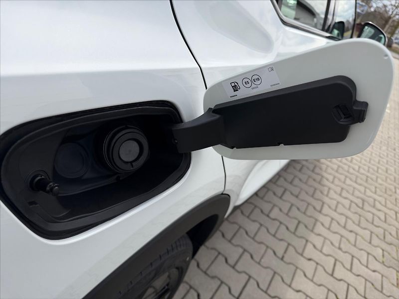 Volvo XC40 2,0 Plus B3 Black Edition 3760 - fotka 13 z 14