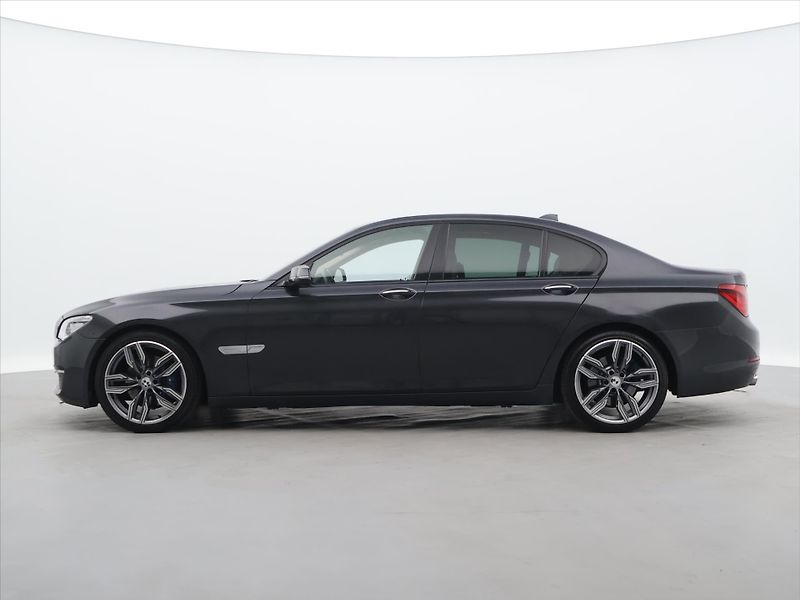 BMW Řada 7 3,0 730d 190kW xDrive - fotka 4 z 34