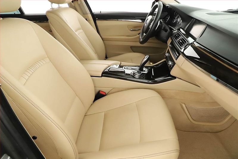 BMW Řada 5 (2014) 520i, Automat, Kůže, Navi - fotka 7 z 20