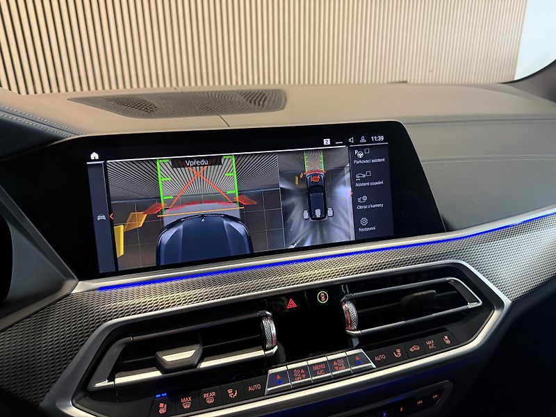 BMW X5 M50d HUD Vzduch H/K Tažné CZ - fotka 46 z 46