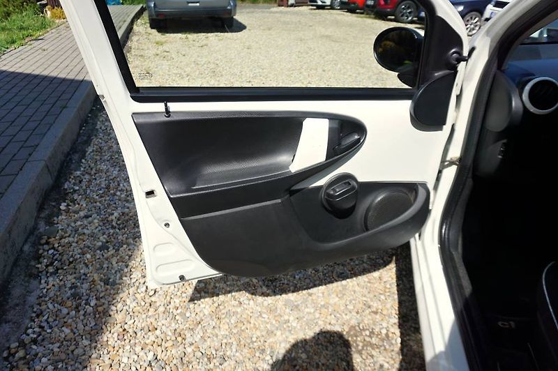Citroën C1 (2013) TENDENCE 1,0i 50 kW - fotka 26 z 39