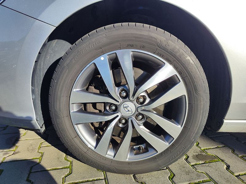 Hyundai i30 1.6 CRDI/85kW Style Navi - fotka 29 z 29