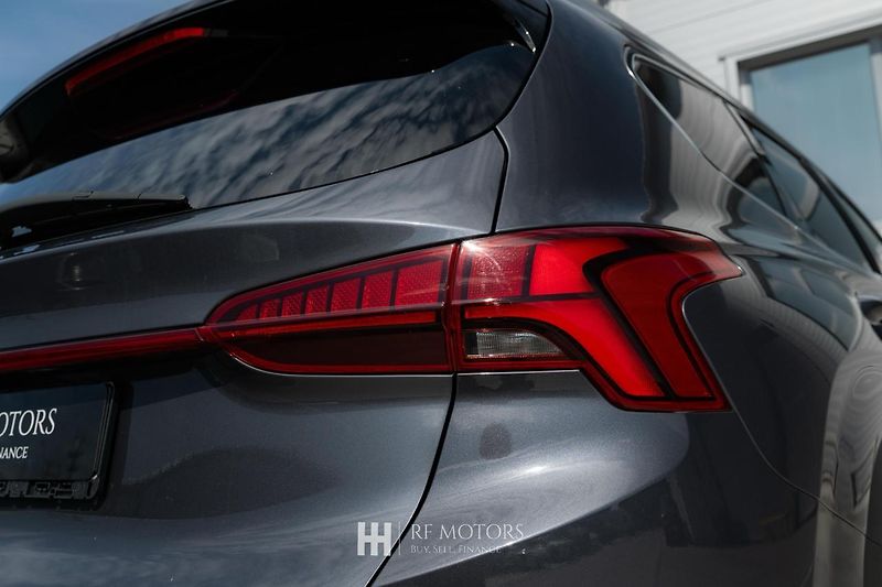Hyundai Santa Fe (2023) - fotka 16 z 49