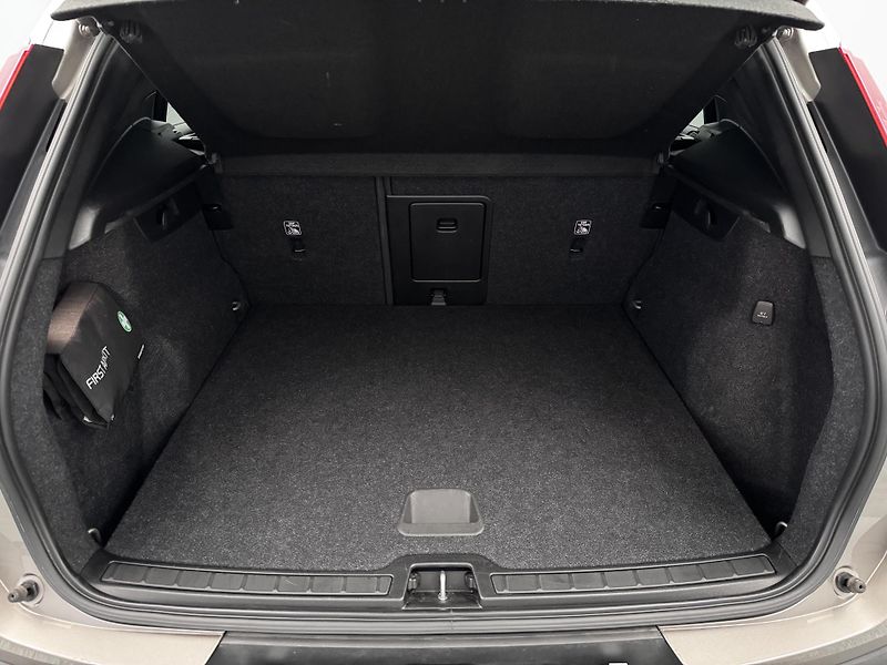 Volvo XC40 B4 MOMENTUM AUT  - fotka 5 z 47