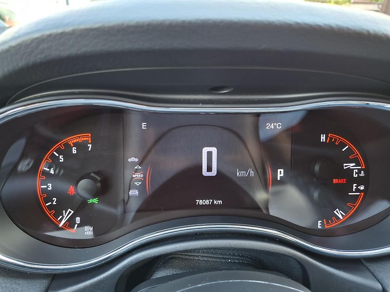 Dodge Durango (2017) R/T 5,7L V8 4x4, REZERVACE - fotka 24 z 46