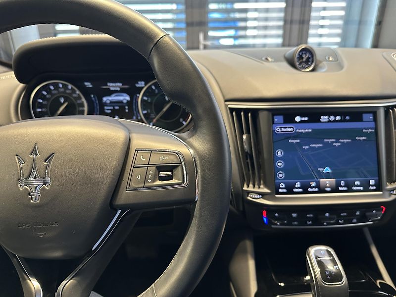 Maserati Levante (2021) GT 330HP Zegna Interior - fotka 16 z 18