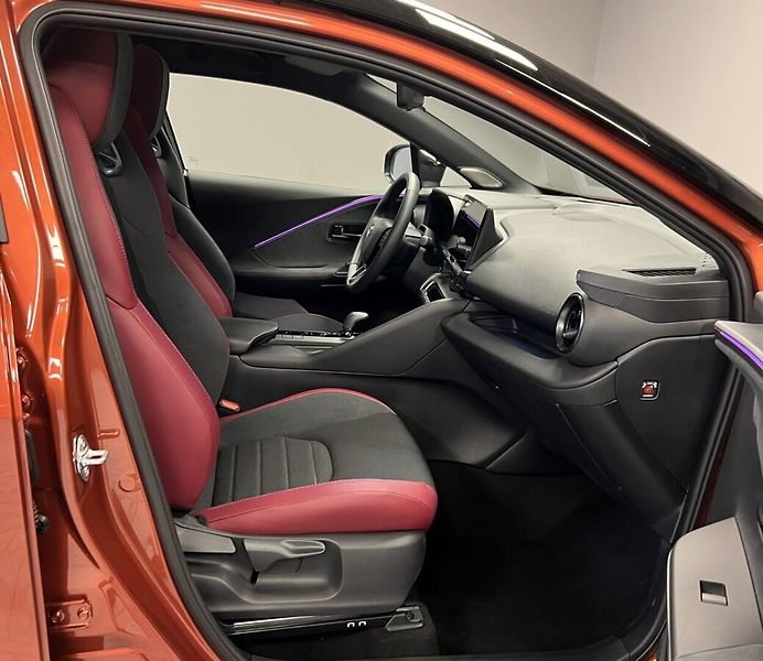 Toyota C-HR 2,0 PHEV TOKYO EDITION - fotka 10 z 19