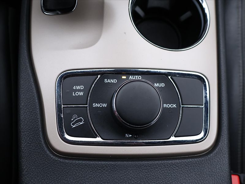 Jeep Grand Cherokee 3,0 CRD 184kW Aut. 4WD Limited - fotka 21 z 30