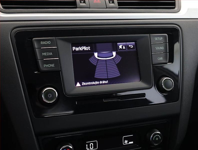 Škoda Rapid (2015) Spaceback 1.2 TSI, Tempomat - fotka 13 z 17