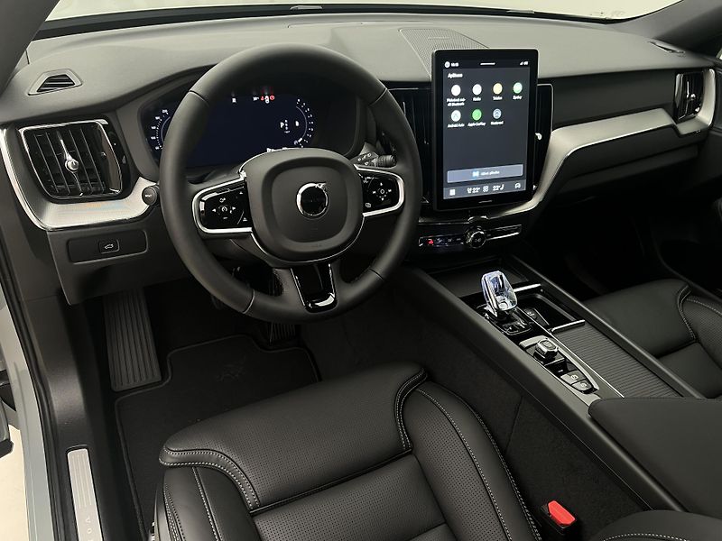 Volvo XC60 (2026) B5 AWD BLACK EDITION PLUS AUT - fotka 4 z 47