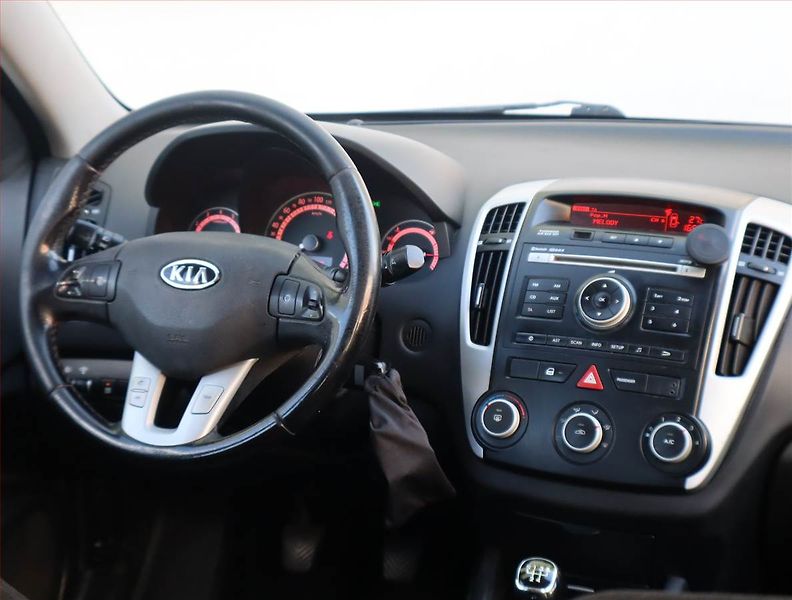 Kia Ceed (2010) 1.4 CVVT, Serv.kniha, nová STK - fotka 7 z 15