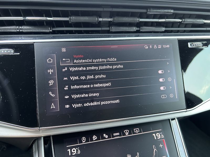 Audi Q8 50 TDI quattro ZÁRUKA - fotka 20 z 35