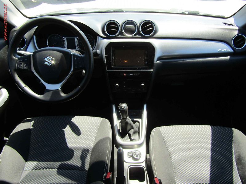 Suzuki Vitara (2017) 1.6i 4x4, ČR, Klima, temp - fotka 8 z 18