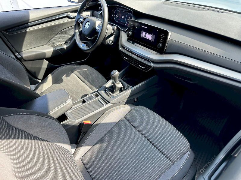Škoda Octavia (2022) 2.0 TDI 85kW Ambition Combi - fotka 7 z 23