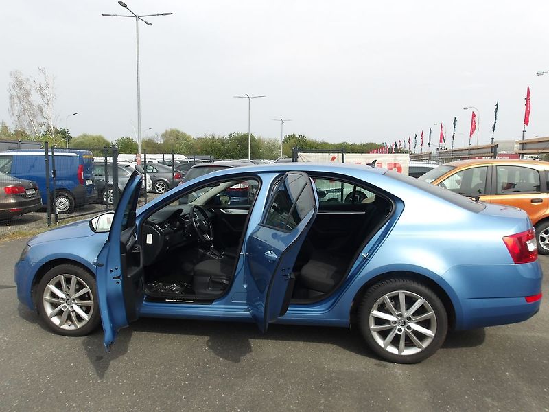 Škoda Octavia 1,6TDi 81kW DSG ! ČR !  KRASAV - fotka 13 z 33