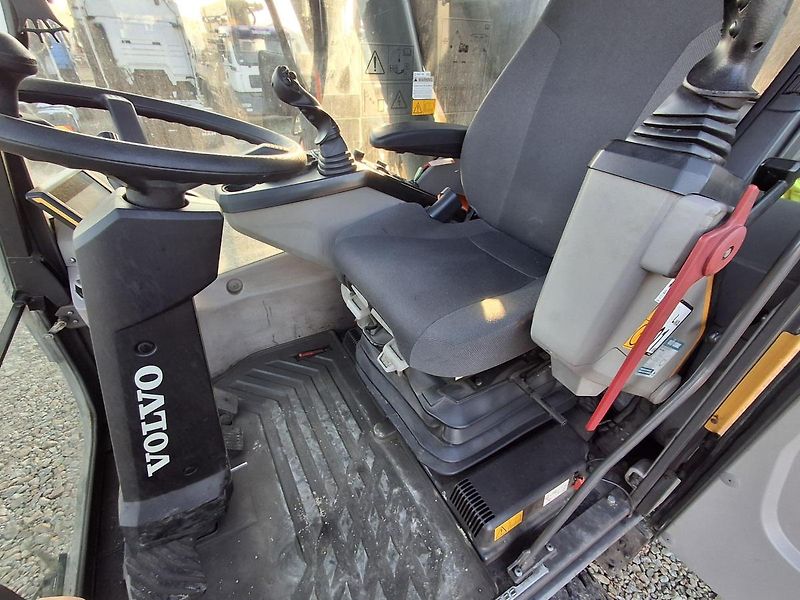 Volvo (2020) EW240EMH material handling - fotka 9 z 9