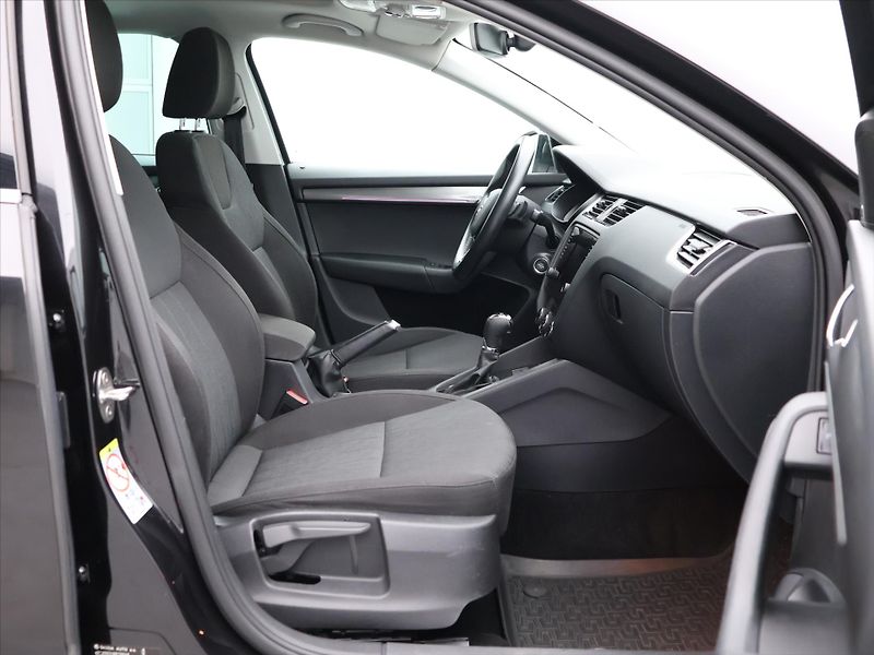 Škoda Octavia 2,0 TSI 140kW DSG Style CZ - fotka 12 z 33