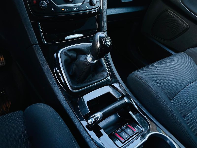 Ford Galaxy 2.2TDCi MANUÁL 7 MÍST TAŽNÉ  - fotka 39 z 50