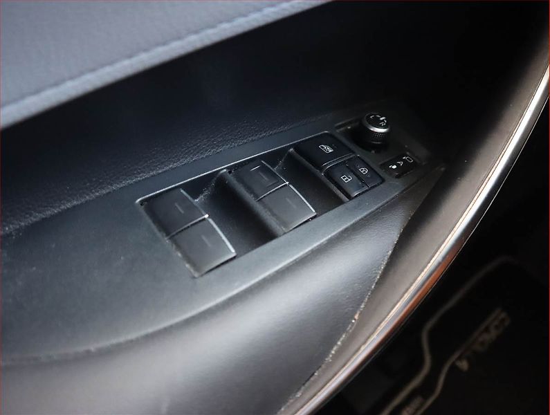 Toyota Corolla (2020) Executive 2.0 Hybrid - fotka 17 z 21