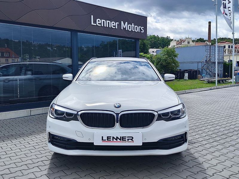 BMW Řada 5 520d/140kW Sportline - fotka 2 z 34