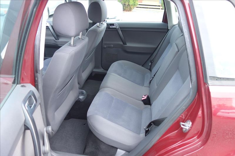 Volkswagen Polo 1,2 i, ČR, SERV.KN., COMFORT. - fotka 13 z 33