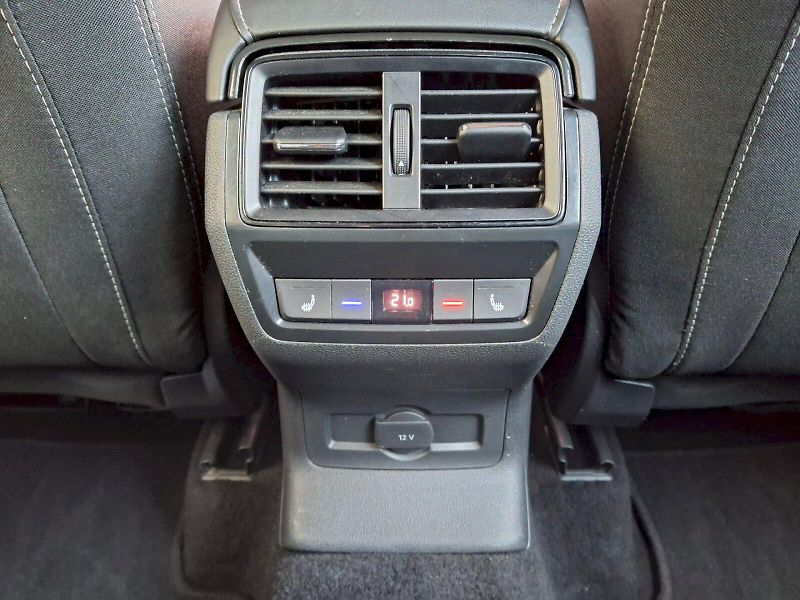 Škoda Karoq (2023) Sportline DSG 1,5TSi 110kW - fotka 33 z 35