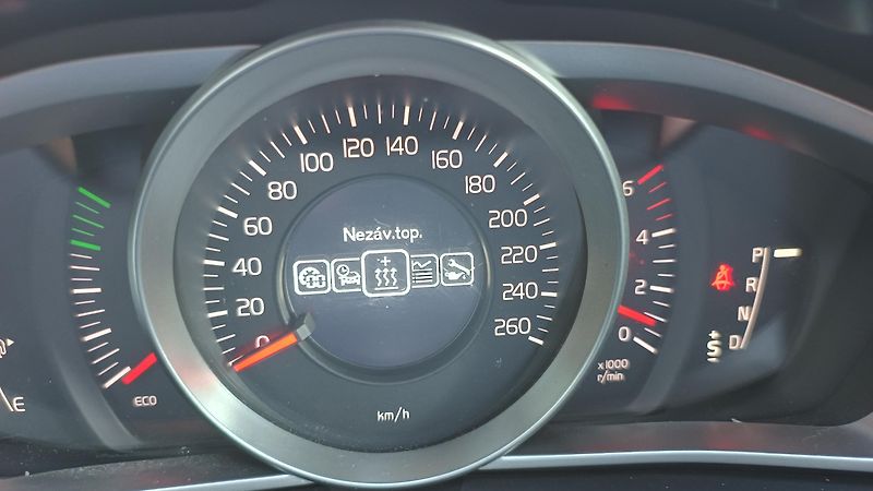 Volvo V40 (2017) Cross Country, nez. topení, TZ - fotka 16 z 28