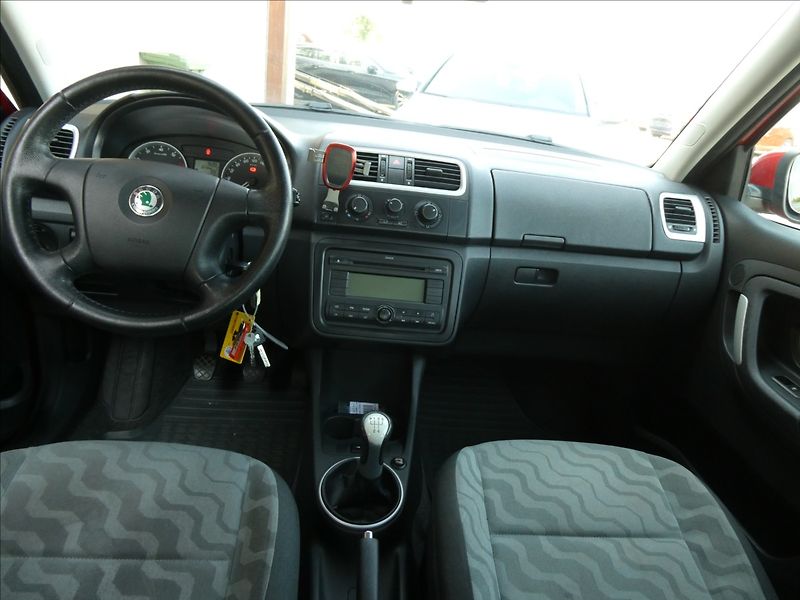Škoda Fabia 1,2 HTP 2x kola, koupeno v ČR - fotka 26 z 40