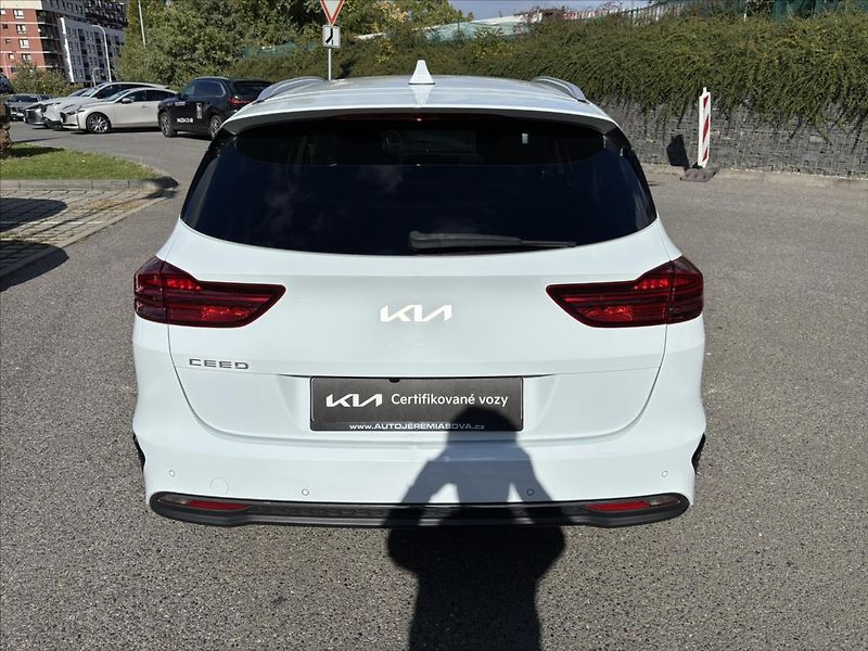 Kia Ceed 1,5 TGDi TOP ZÁRUKA KAMERA - fotka 4 z 40