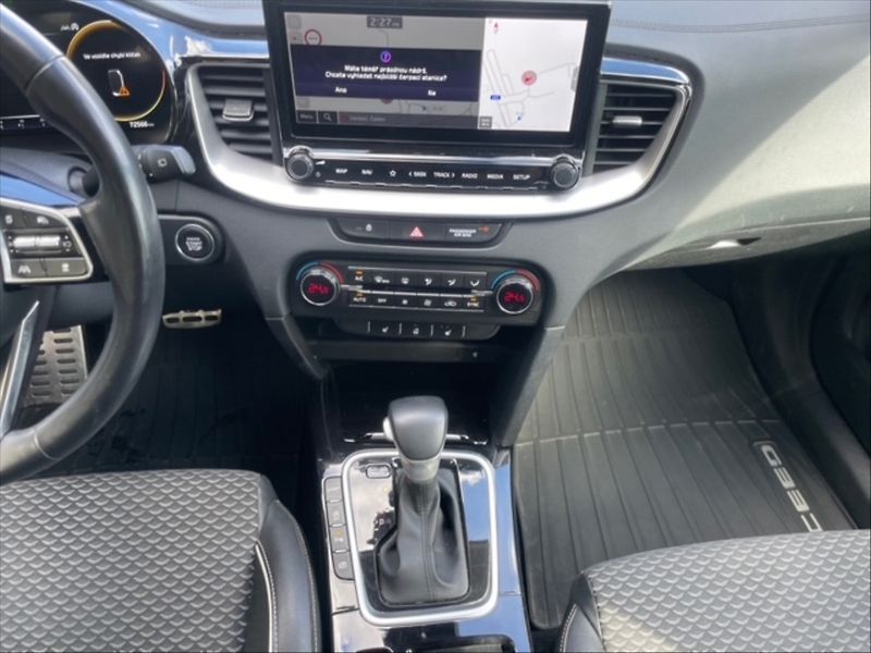 Kia Ceed 1,5 T-GDI 118 Top AT - fotka 10 z 11