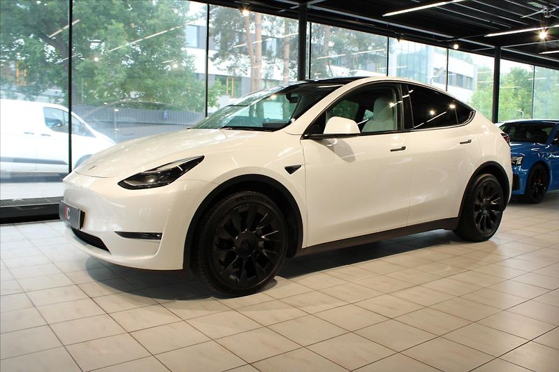 Tesla Model Y Long Range Dual Motor AWD Tažn - fotka 3 z 26